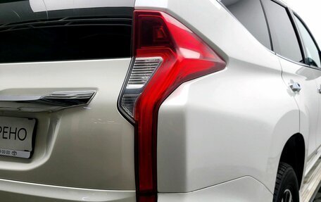 Mitsubishi Pajero Sport III рестайлинг, 2017 год, 2 200 000 рублей, 12 фотография