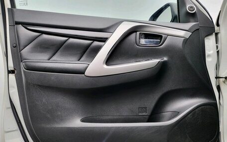 Mitsubishi Pajero Sport III рестайлинг, 2017 год, 2 200 000 рублей, 17 фотография