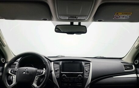 Mitsubishi Pajero Sport III рестайлинг, 2017 год, 2 200 000 рублей, 22 фотография