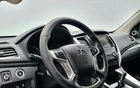 Mitsubishi Pajero Sport III рестайлинг, 2017 год, 2 200 000 рублей, 16 фотография