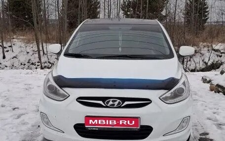Hyundai Solaris II рестайлинг, 2013 год, 750 000 рублей, 1 фотография