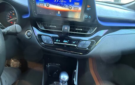 Toyota C-HR I рестайлинг, 2020 год, 2 849 000 рублей, 9 фотография