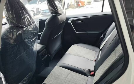 Toyota RAV4, 2025 год, 4 400 000 рублей, 10 фотография