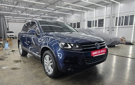 Volkswagen Touareg III, 2011 год, 1 825 000 рублей, 2 фотография