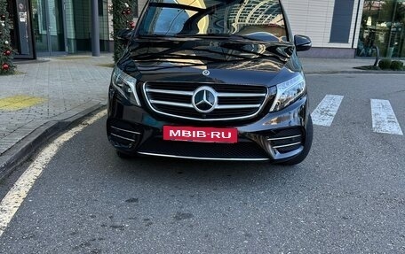 Mercedes-Benz V-Класс, 2018 год, 4 699 000 рублей, 2 фотография