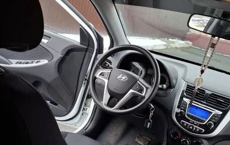 Hyundai Solaris II рестайлинг, 2013 год, 750 000 рублей, 10 фотография