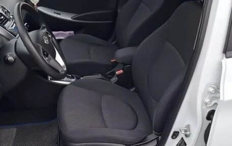 Hyundai Solaris II рестайлинг, 2013 год, 750 000 рублей, 9 фотография