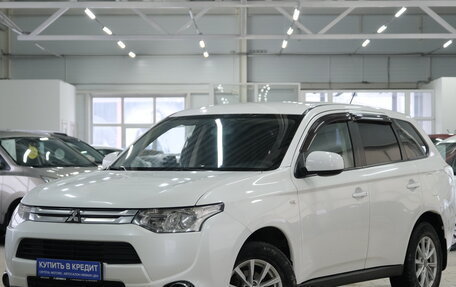 Mitsubishi Outlander III рестайлинг 3, 2014 год, 1 529 000 рублей, 4 фотография