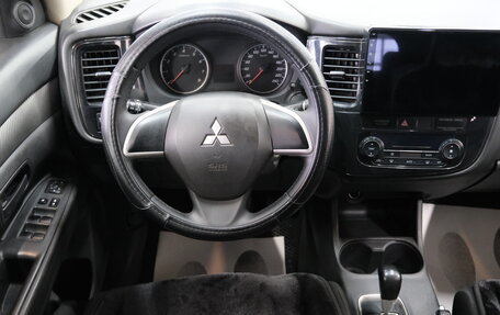 Mitsubishi Outlander III рестайлинг 3, 2014 год, 1 529 000 рублей, 10 фотография