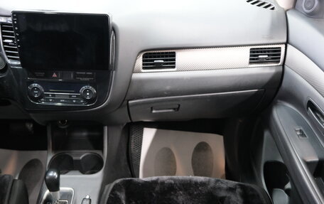 Mitsubishi Outlander III рестайлинг 3, 2014 год, 1 529 000 рублей, 16 фотография