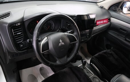 Mitsubishi Outlander III рестайлинг 3, 2014 год, 1 529 000 рублей, 9 фотография