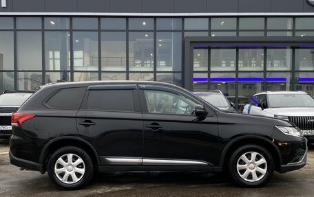 Mitsubishi Outlander III рестайлинг 3, 2019 год, 1 899 000 рублей, 4 фотография