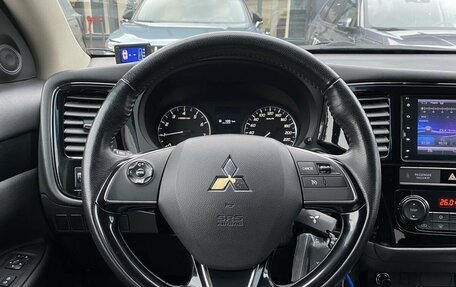 Mitsubishi Outlander III рестайлинг 3, 2019 год, 1 899 000 рублей, 16 фотография
