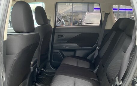 Mitsubishi Outlander III рестайлинг 3, 2019 год, 1 899 000 рублей, 14 фотография