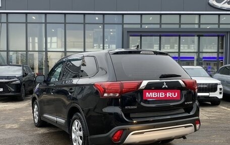 Mitsubishi Outlander III рестайлинг 3, 2019 год, 1 899 000 рублей, 6 фотография