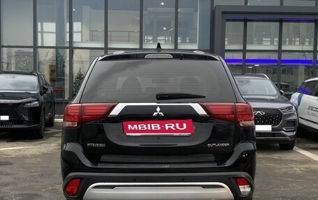 Mitsubishi Outlander III рестайлинг 3, 2019 год, 1 899 000 рублей, 7 фотография