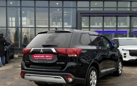 Mitsubishi Outlander III рестайлинг 3, 2019 год, 1 899 000 рублей, 8 фотография