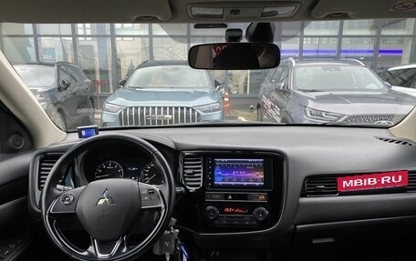 Mitsubishi Outlander III рестайлинг 3, 2019 год, 1 899 000 рублей, 15 фотография