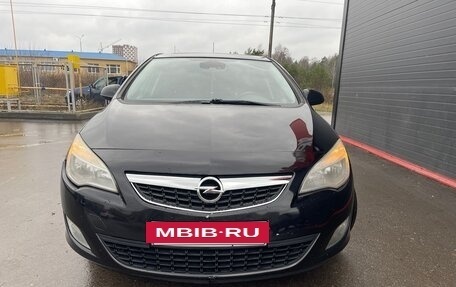 Opel Astra J, 2011 год, 650 000 рублей, 2 фотография