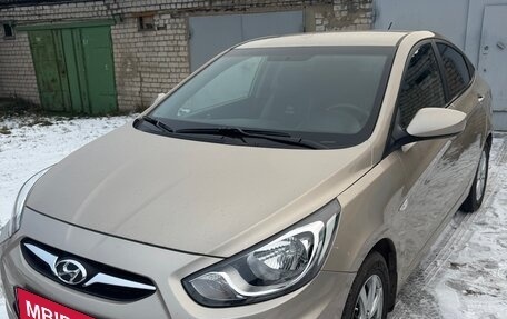 Hyundai Solaris II рестайлинг, 2012 год, 1 100 000 рублей, 2 фотография