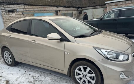 Hyundai Solaris II рестайлинг, 2012 год, 1 100 000 рублей, 5 фотография