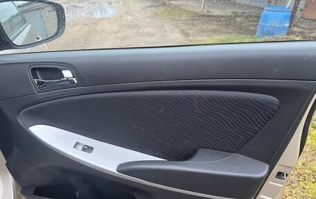 Hyundai Solaris II рестайлинг, 2012 год, 1 100 000 рублей, 7 фотография