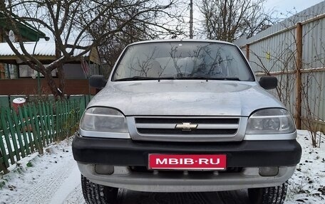 Chevrolet Niva I рестайлинг, 2004 год, 250 000 рублей, 1 фотография
