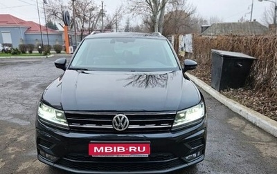 Volkswagen Tiguan II, 2018 год, 2 400 000 рублей, 1 фотография