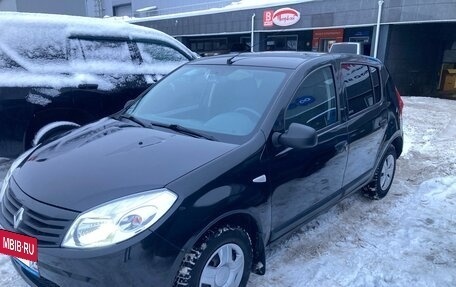 Renault Sandero I, 2013 год, 400 000 рублей, 2 фотография