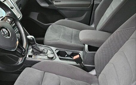 Volkswagen Tiguan II, 2018 год, 2 400 000 рублей, 10 фотография