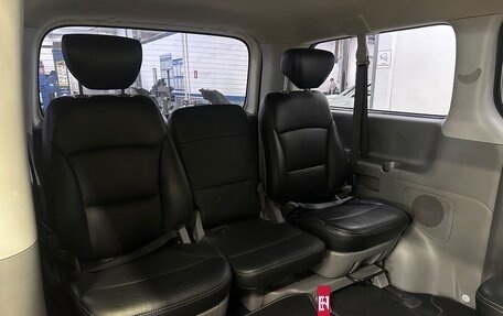 Hyundai H-1 II рестайлинг, 2013 год, 1 795 000 рублей, 13 фотография