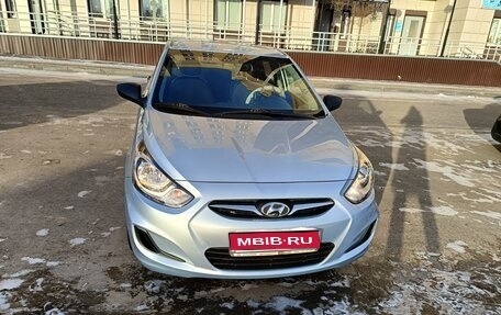 Hyundai Solaris II рестайлинг, 2012 год, 900 000 рублей, 1 фотография