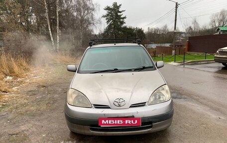 Toyota Prius IV XW50, 1998 год, 200 000 рублей, 1 фотография