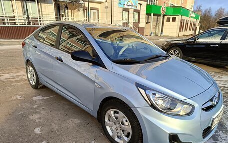 Hyundai Solaris II рестайлинг, 2012 год, 900 000 рублей, 5 фотография