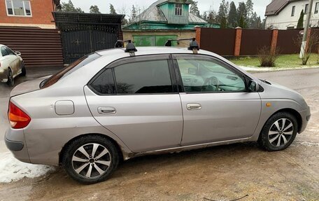 Toyota Prius IV XW50, 1998 год, 200 000 рублей, 4 фотография