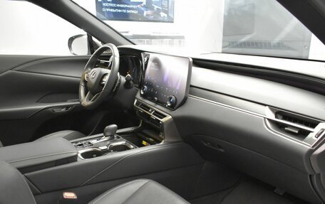 Lexus RX IV рестайлинг, 2023 год, 8 100 000 рублей, 14 фотография