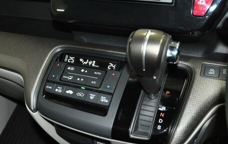 Honda Stepwgn IV, 2016 год, 1 900 000 рублей, 13 фотография