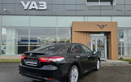 Toyota Camry, 2021 год, 2 450 000 рублей, 3 фотография