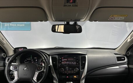 Mitsubishi Pajero Sport III рестайлинг, 2017 год, 3 150 000 рублей, 12 фотография