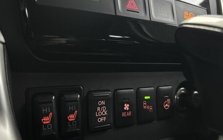 Mitsubishi Pajero Sport III рестайлинг, 2017 год, 3 150 000 рублей, 24 фотография