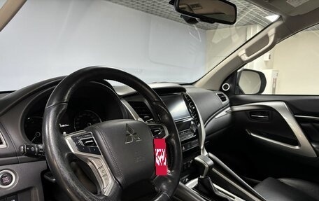 Mitsubishi Pajero Sport III рестайлинг, 2017 год, 3 150 000 рублей, 20 фотография