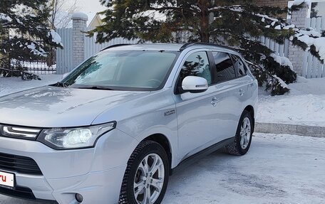 Mitsubishi Outlander III рестайлинг 3, 2013 год, 1 290 000 рублей, 3 фотография
