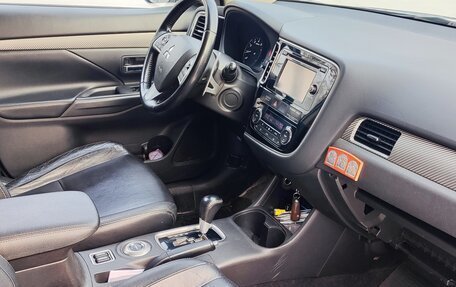 Mitsubishi Outlander III рестайлинг 3, 2013 год, 1 290 000 рублей, 4 фотография