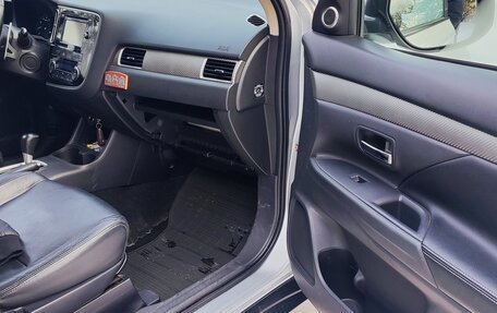 Mitsubishi Outlander III рестайлинг 3, 2013 год, 1 290 000 рублей, 5 фотография