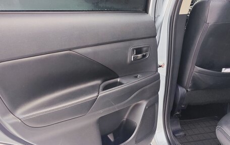 Mitsubishi Outlander III рестайлинг 3, 2013 год, 1 290 000 рублей, 10 фотография