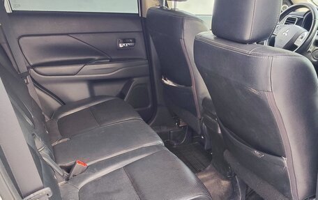 Mitsubishi Outlander III рестайлинг 3, 2013 год, 1 290 000 рублей, 9 фотография