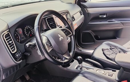 Mitsubishi Outlander III рестайлинг 3, 2013 год, 1 290 000 рублей, 12 фотография