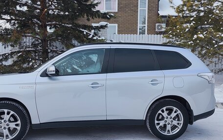 Mitsubishi Outlander III рестайлинг 3, 2013 год, 1 290 000 рублей, 17 фотография