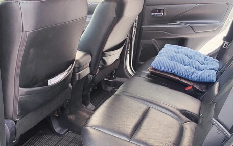 Mitsubishi Outlander III рестайлинг 3, 2013 год, 1 290 000 рублей, 11 фотография