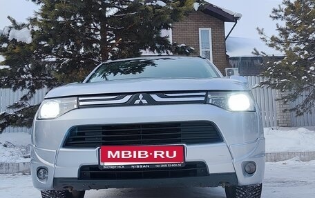 Mitsubishi Outlander III рестайлинг 3, 2013 год, 1 290 000 рублей, 2 фотография